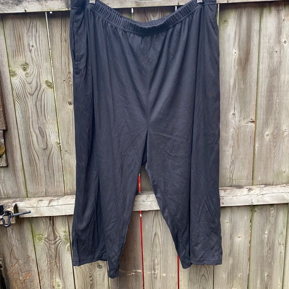 Only Necessities black capris sz. 3X